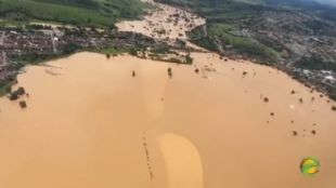 Temporal j desabrigou mais de 2 mil pessoas no extremo sul da Bahia.